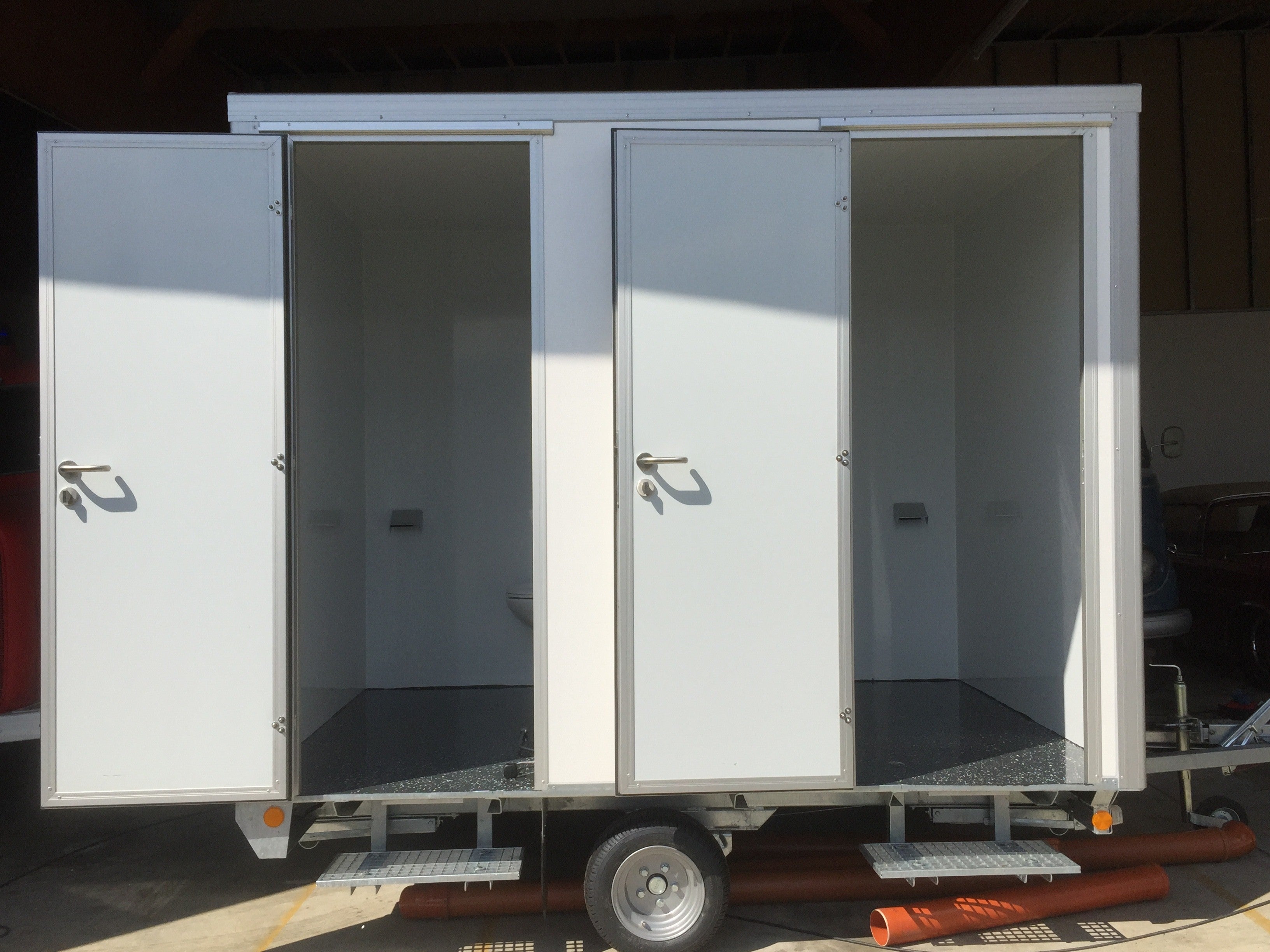 Toilettenwagen / Toilettenanhänger – 2