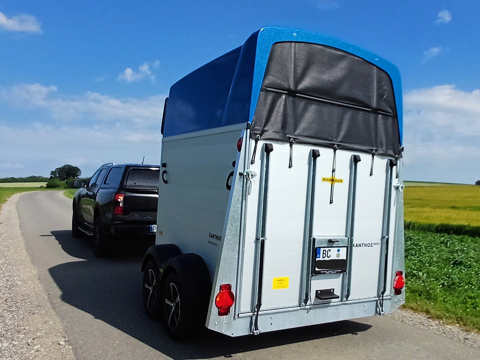 Pferdeanhänger zu vermieten, Humbaur Xanthos Aero 2,4t – 2