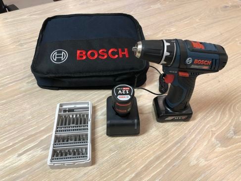 Akku-Bohrschrauber Set von Bosch inkl. 2 Akku und Bit-Set - Versand möglich