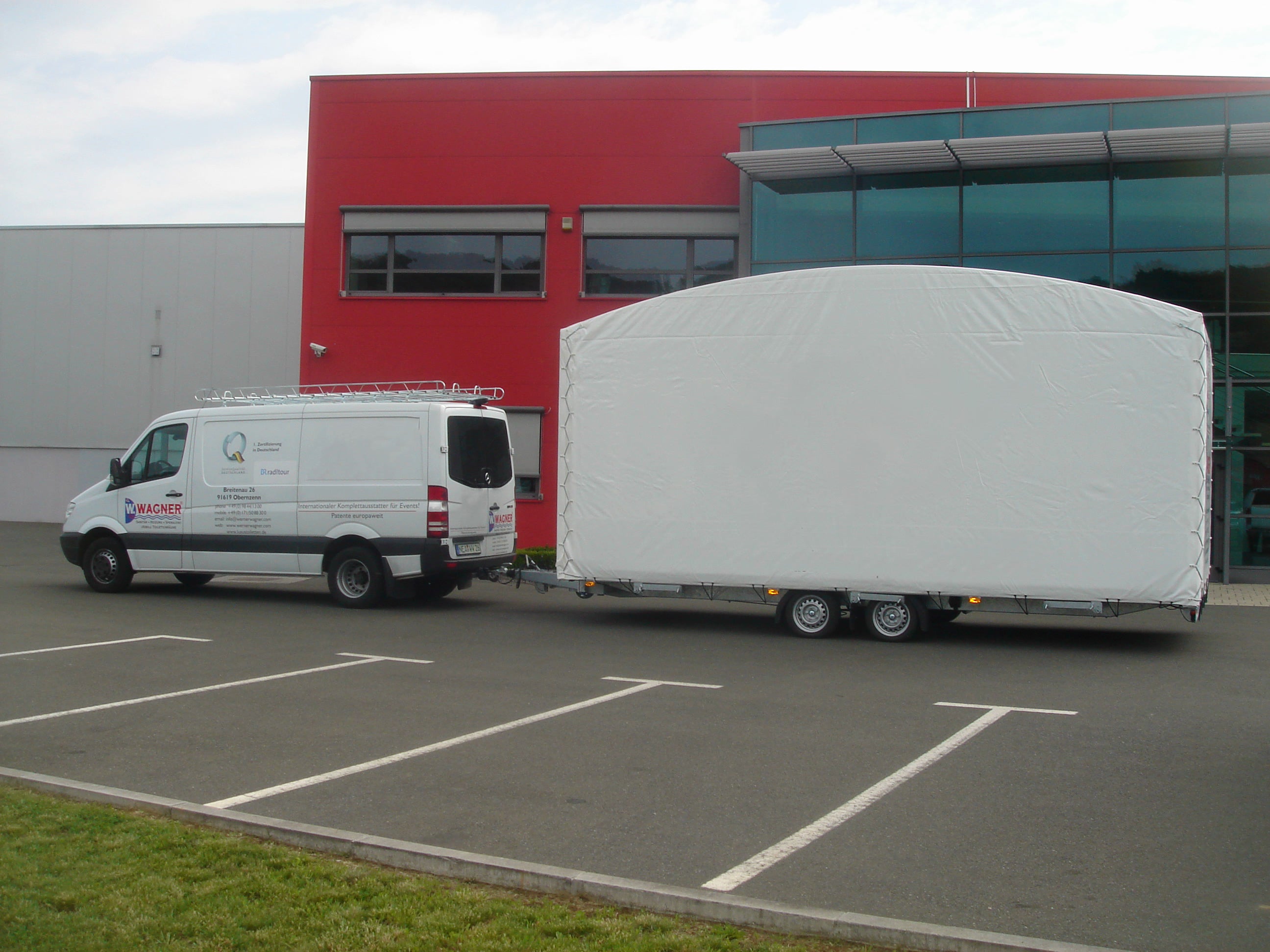 Mobile Bühne für Jubiläen, Firmenevents und Konzerte – 2