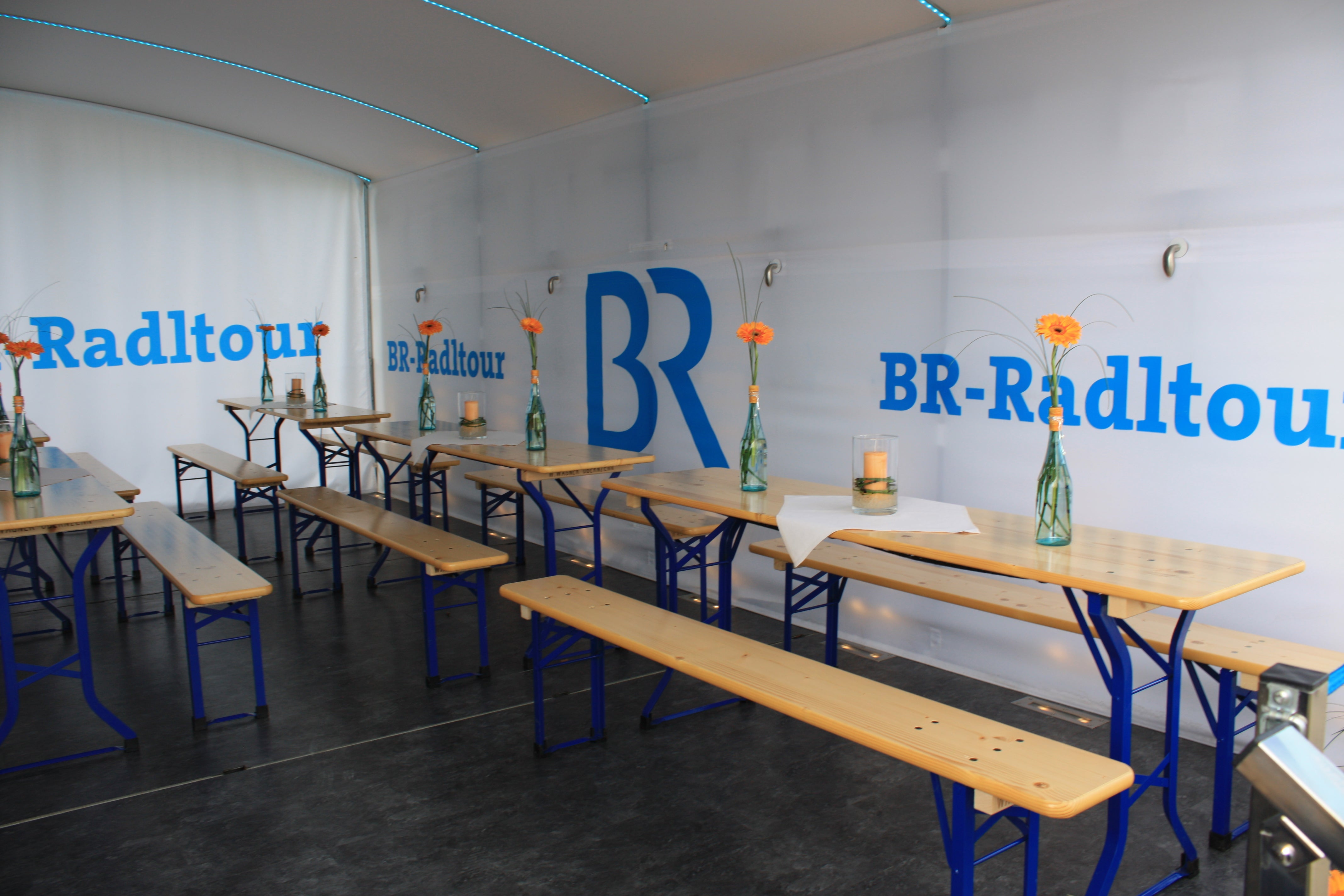 Mobile Bühne für Jubiläen, Firmenevents und Konzerte – 4