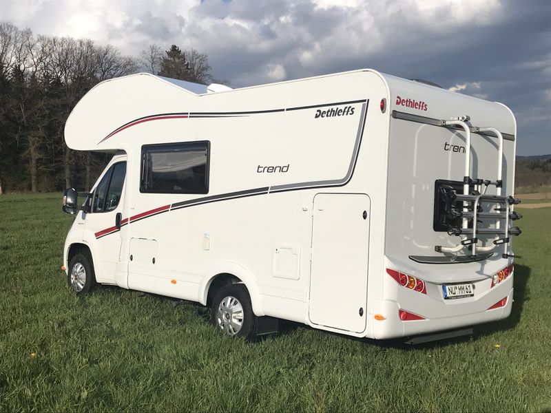 Alkovenwohnmobil mit Stockbetten bis 6 Personen, Navigation, Rückfahrkamera – 2