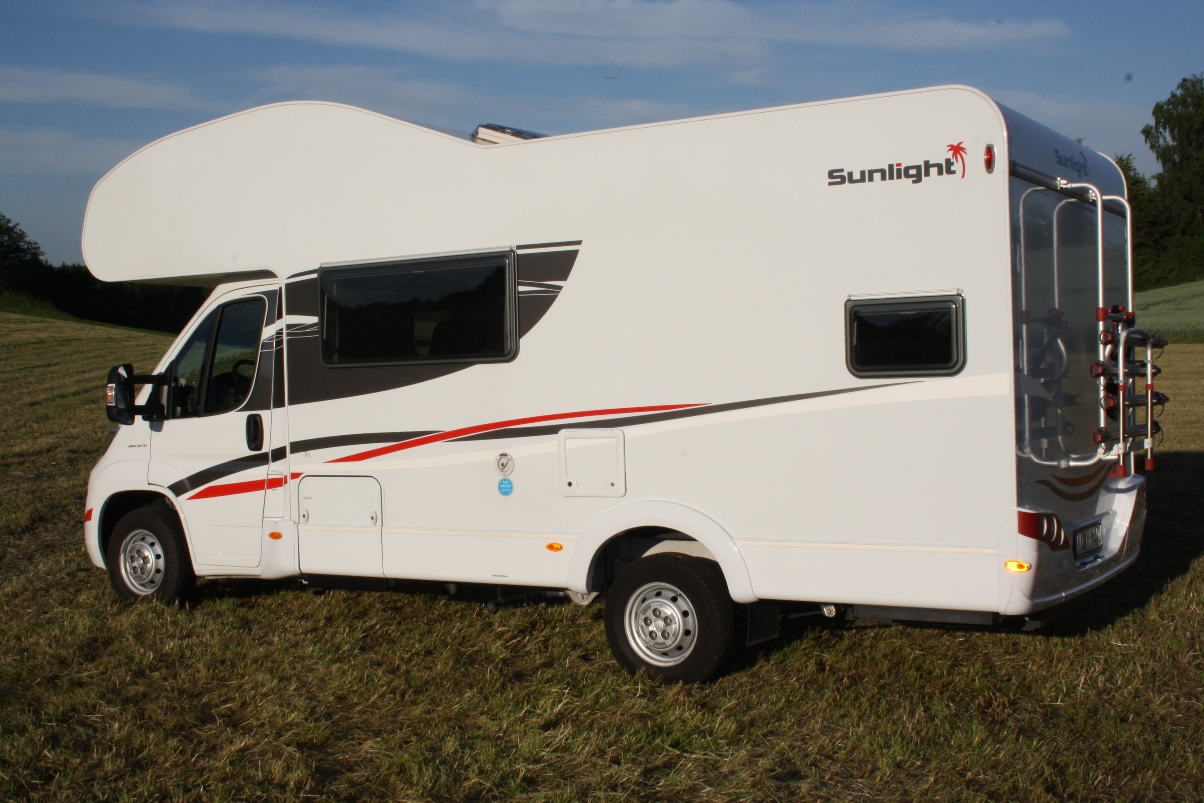 Alkovenwohnmobil mit Stockbetten bis 6 Personen, Navigation, Rückfahrkamera – 3