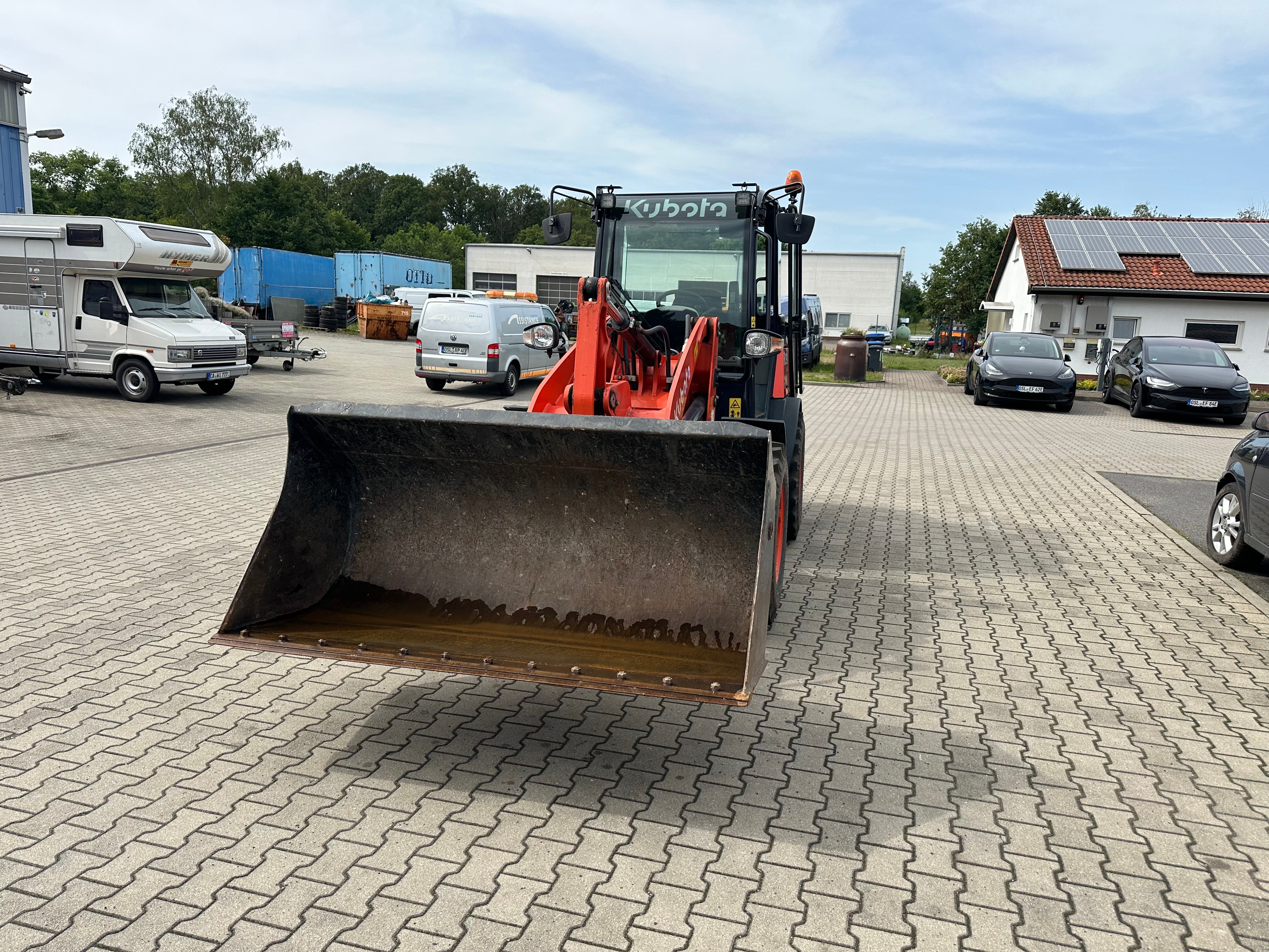 Kubota R090 mit Schaufel oder Gabel – 2