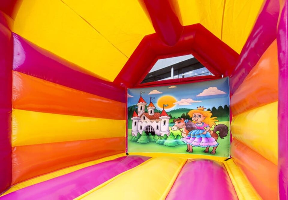 Hüpfburg Prinzessin 4,3 x 3,2m mieten bei Real Event Music – 2