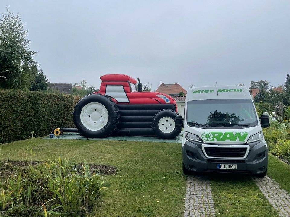 Traktor Hüpfburg mieten bei RAW Kluge – Hüpfspaß für jede Feier – 2