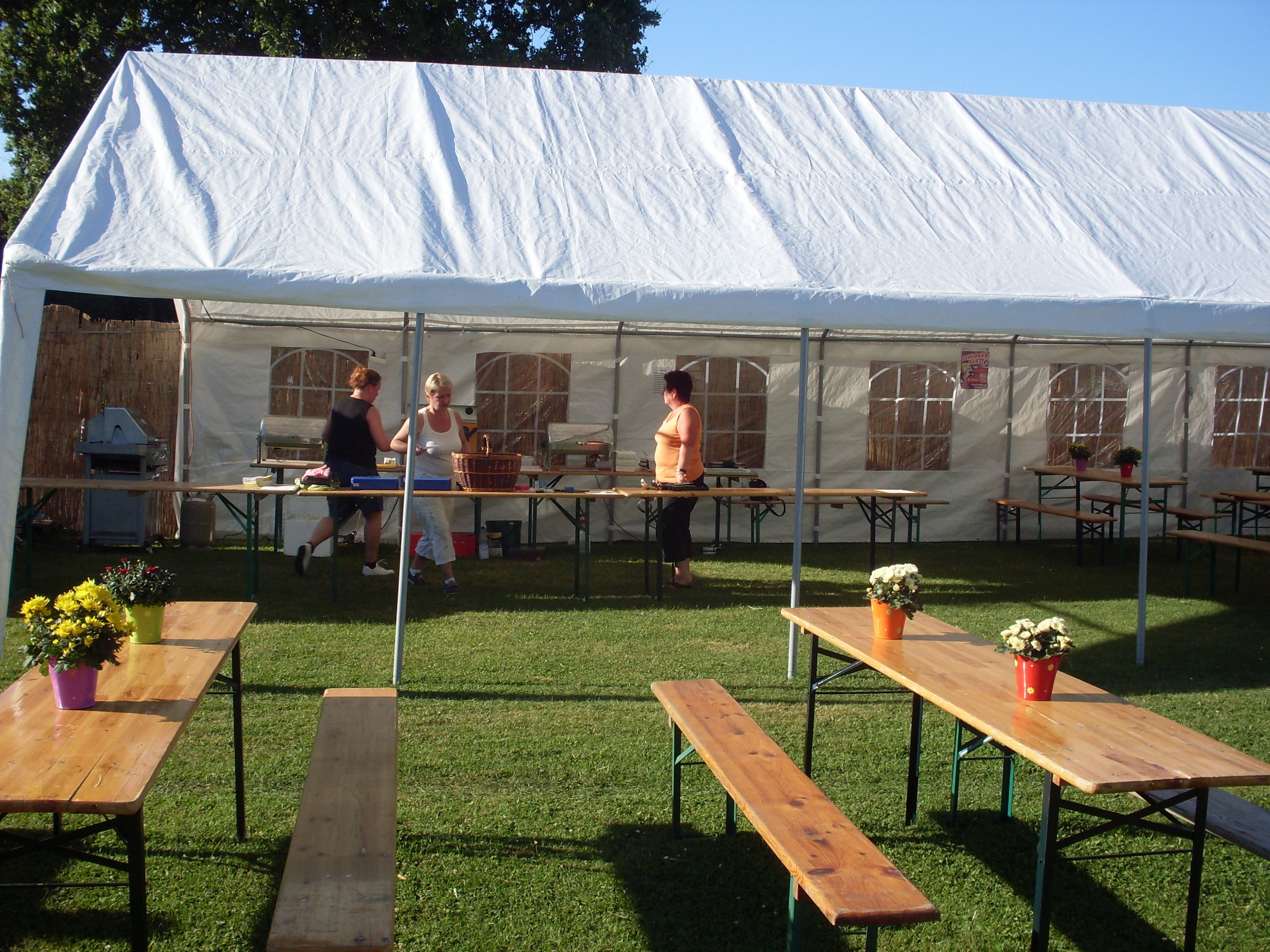 Bierzeltgarnitur 1 Tisch und 2 Bänke – 2