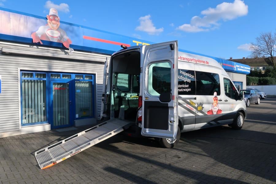 Behindertengerechter Ford Transit FT 300 L 9 Sitzer nutzbar als Reisebus / Kleinbus