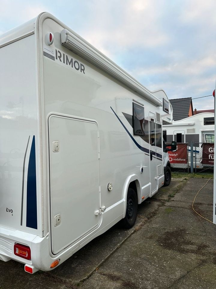 Wohnmobil auch m Hund Klima Markise mieten bei Wohnmobile Pirna – 4