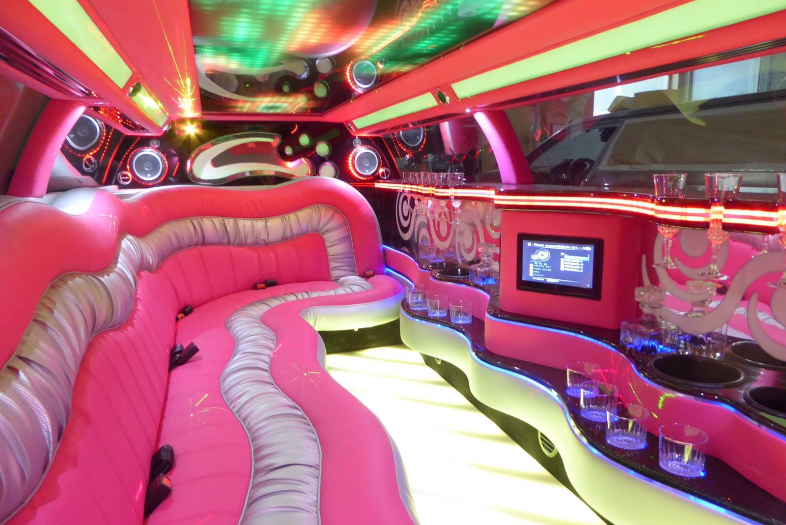 Stretchlimousine Chrysler 300C Pink mit Chauffeur+TOP Ausstattung+Professioneller Service. -EliteLimos- – 2