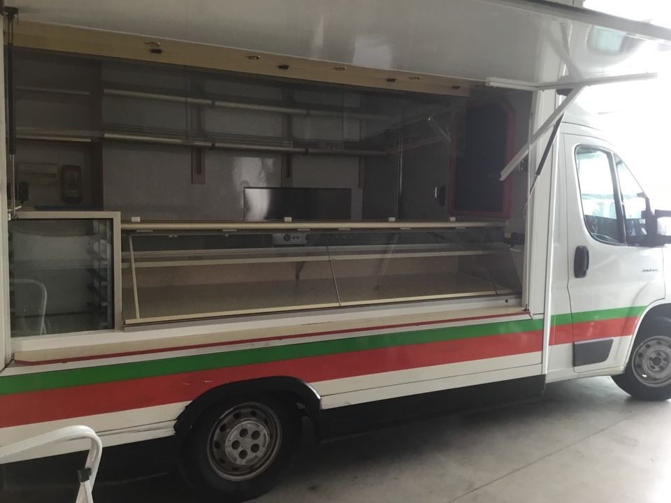 Bäckerfahrzeug Bäckermobil Brotwagen mieten bei Konrad Fahrzeugbau