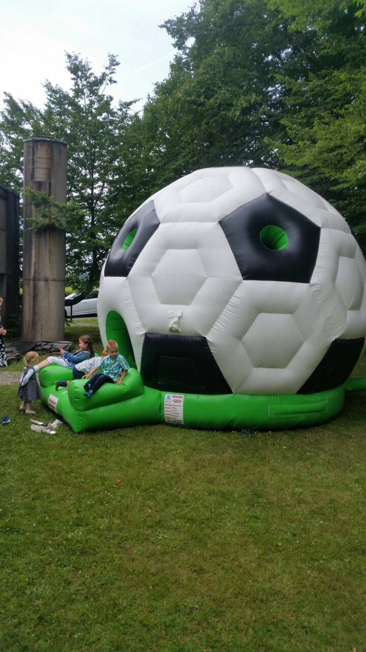 Hüpfburg Fußball mieten - Hüpfburg in Fußballform, ca. 5 m rund – 4