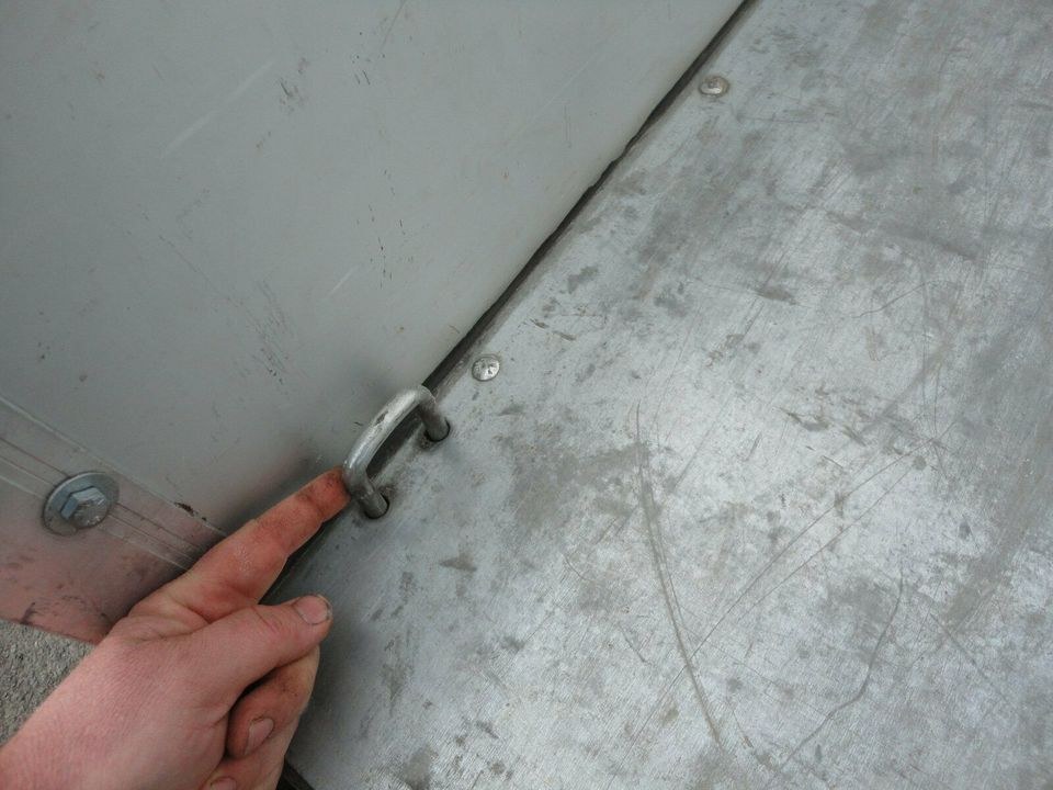 750 KG Anhänger Tieflader Stahlboden mieten in Neudrossenfeld – 4