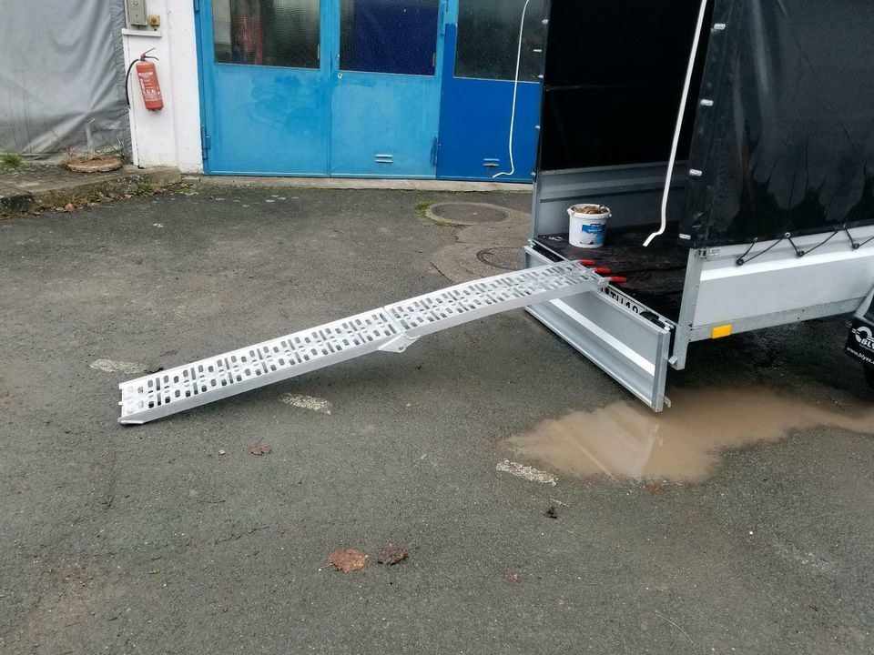 MOTORRADANHÄNGER Geschlossen Plane 750 kg mieten in Neudrossenfeld – 4