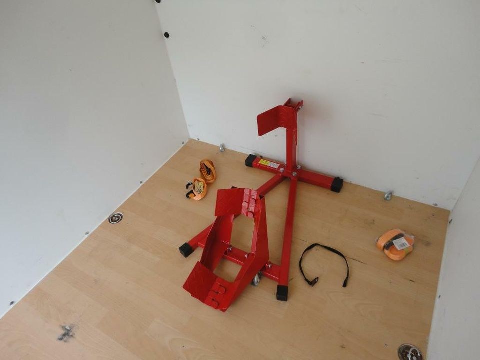Geschlossener Motorradanhänger FS frei mieten in Neudrossenfeld – 4