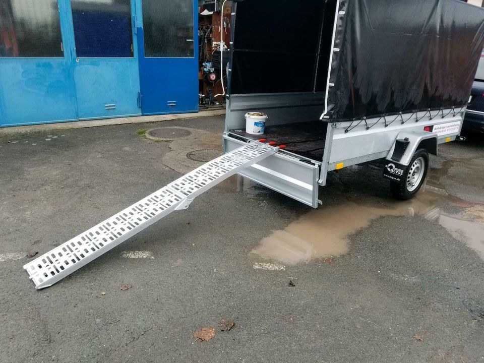 MOTORRADANHÄNGER Geschlossen Plane 750 kg mieten in Neudrossenfeld – 2