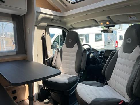 Neuwertiges Sunlight T67S Reisemobil / Wohnmobil mit komfortabler Ausstattung wie TV, SAT-Antenne, Navigation, Rückfahrkamera und "ready to go" ausgestatteter Küche – 4