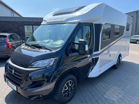 Neuwertiges Sunlight T67S Reisemobil / Wohnmobil mit komfortabler Ausstattung wie TV, SAT-Antenne, Navigation, Rückfahrkamera und "ready to go" ausgestatteter Küche