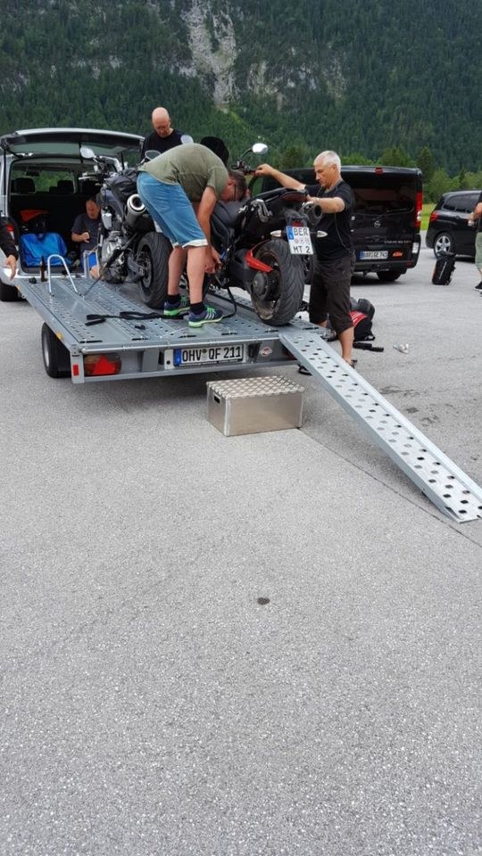 Motorradanhänger Motorradtrailer 3 Maschinen mieten in Hennigsdorf – 4