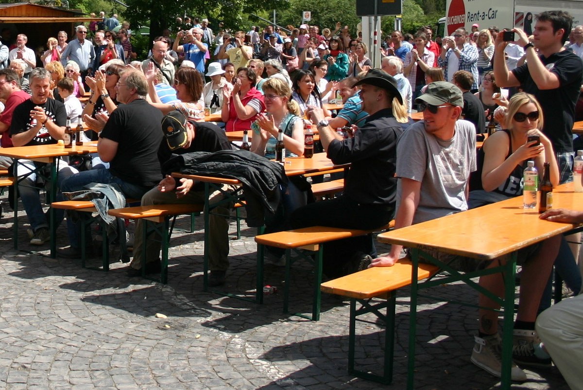 Bierzeltgarnitur (Tisch und zwei Bänke) mieten in Kaufungen – 3