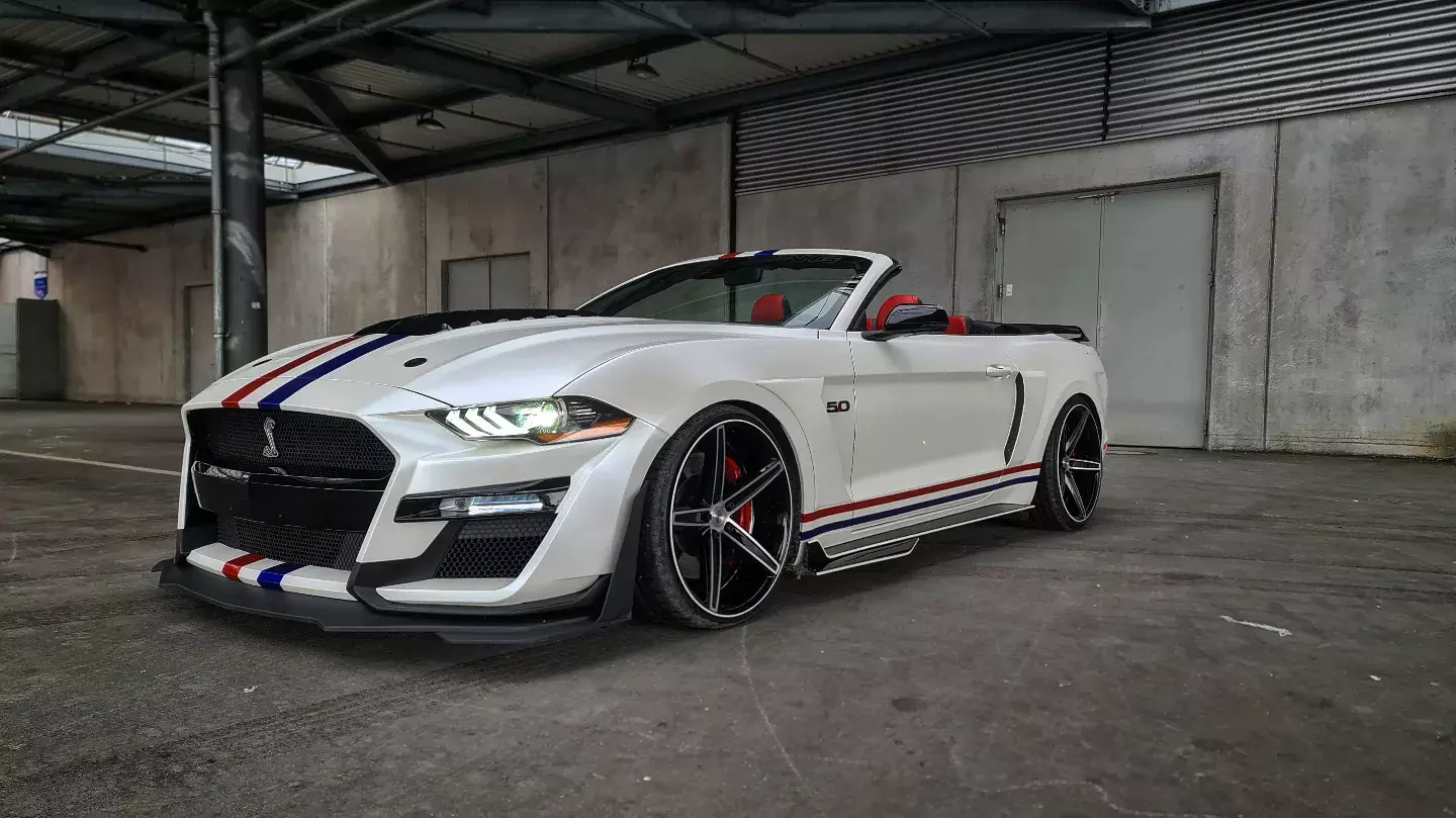Ford Mustang GT Cabrio 5.0L V8 Shelby GT500 Body Kit Perlweiß Metallic – 3