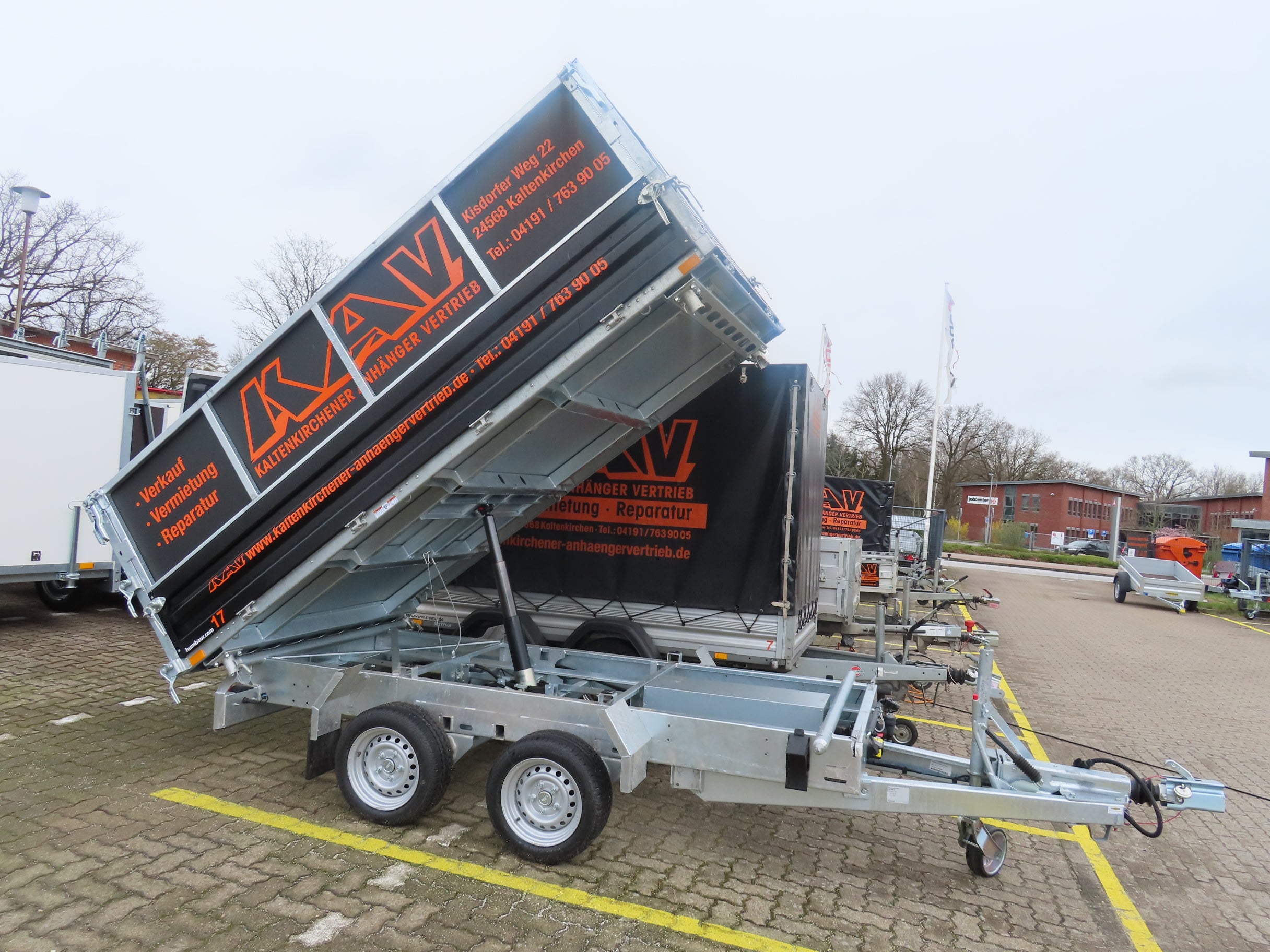 Heckkipper 1500 KG mit Aufsatz zu vermieten. PKW Anhänger mieten – 2