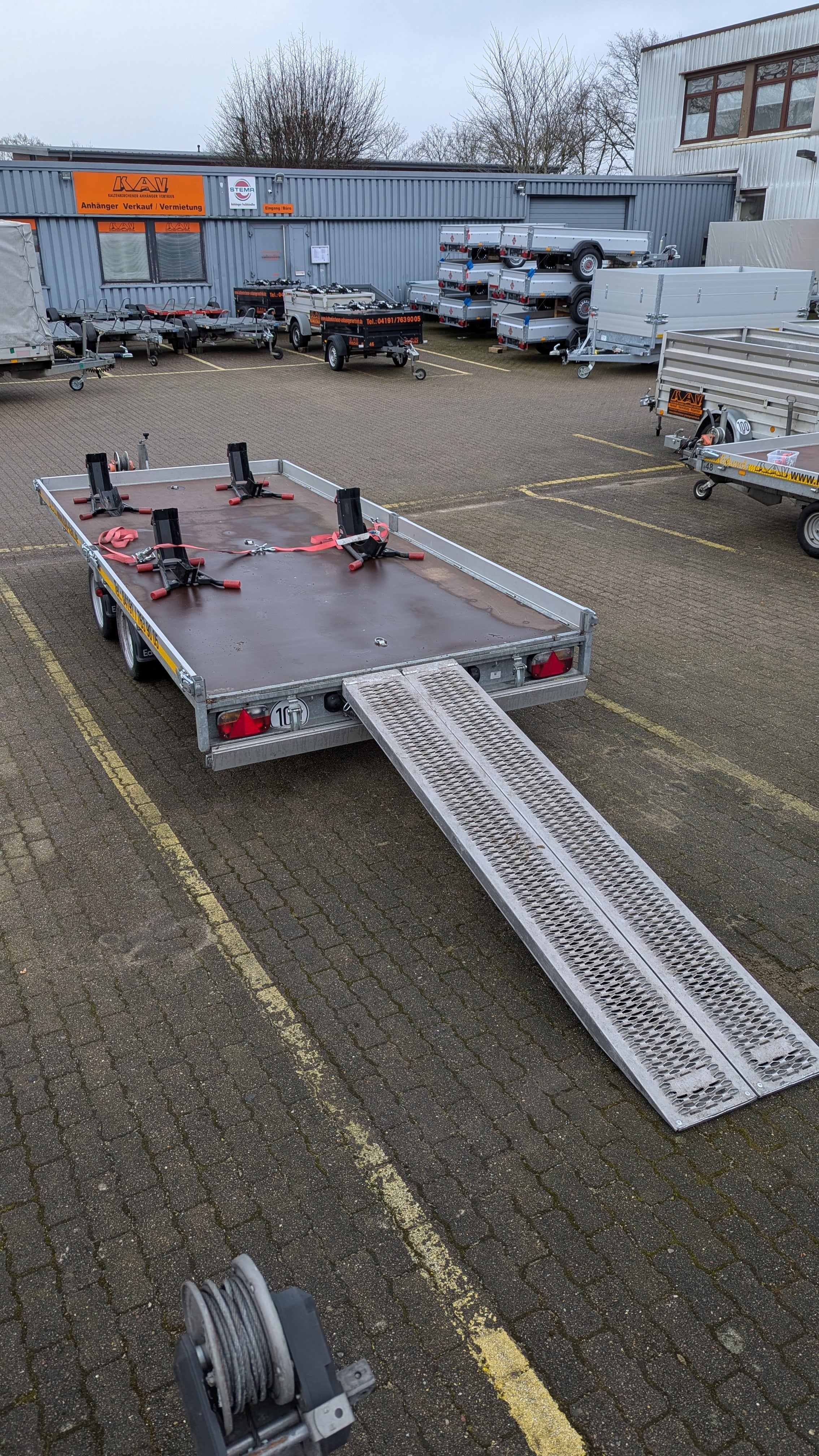 Motorrad Anhänger Vermietung bis zu 6 Motorräder. PKW Anhänger. PKW Trailer Boot Transport Wohnwagen TransportAnhänger Mieten PKW Anhänger Autotransport Kofferanhänger Motorrad Anhänger Trailer Planen – 2
