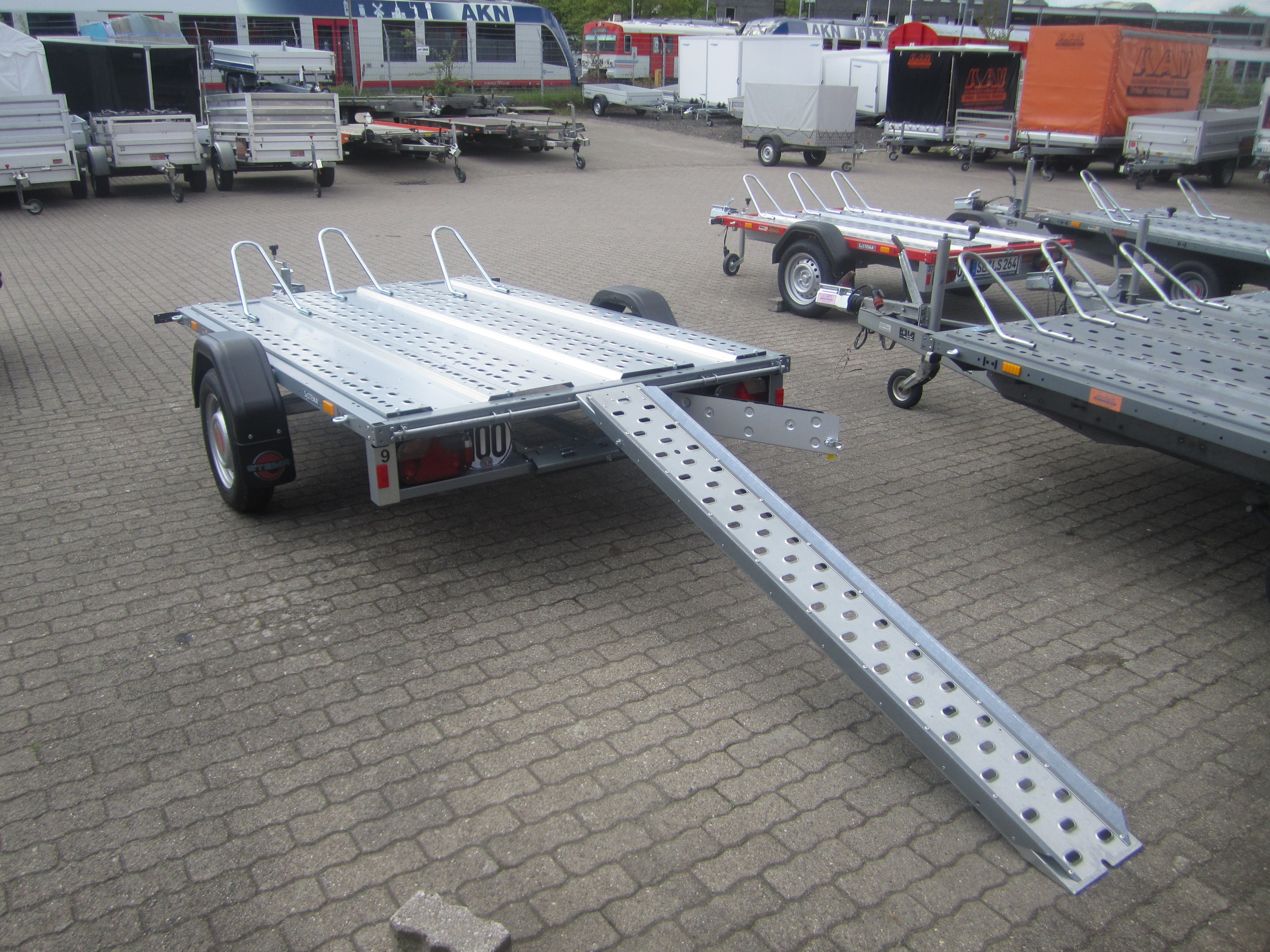 Motorrad Anhänger Vermietung bis zu 6 Motorräder. PKW Anhänger. PKW Trailer Boot Transport Wohnwagen TransportAnhänger Mieten PKW Anhänger Autotransport Kofferanhänger Motorrad Anhänger Trailer Planen – 3