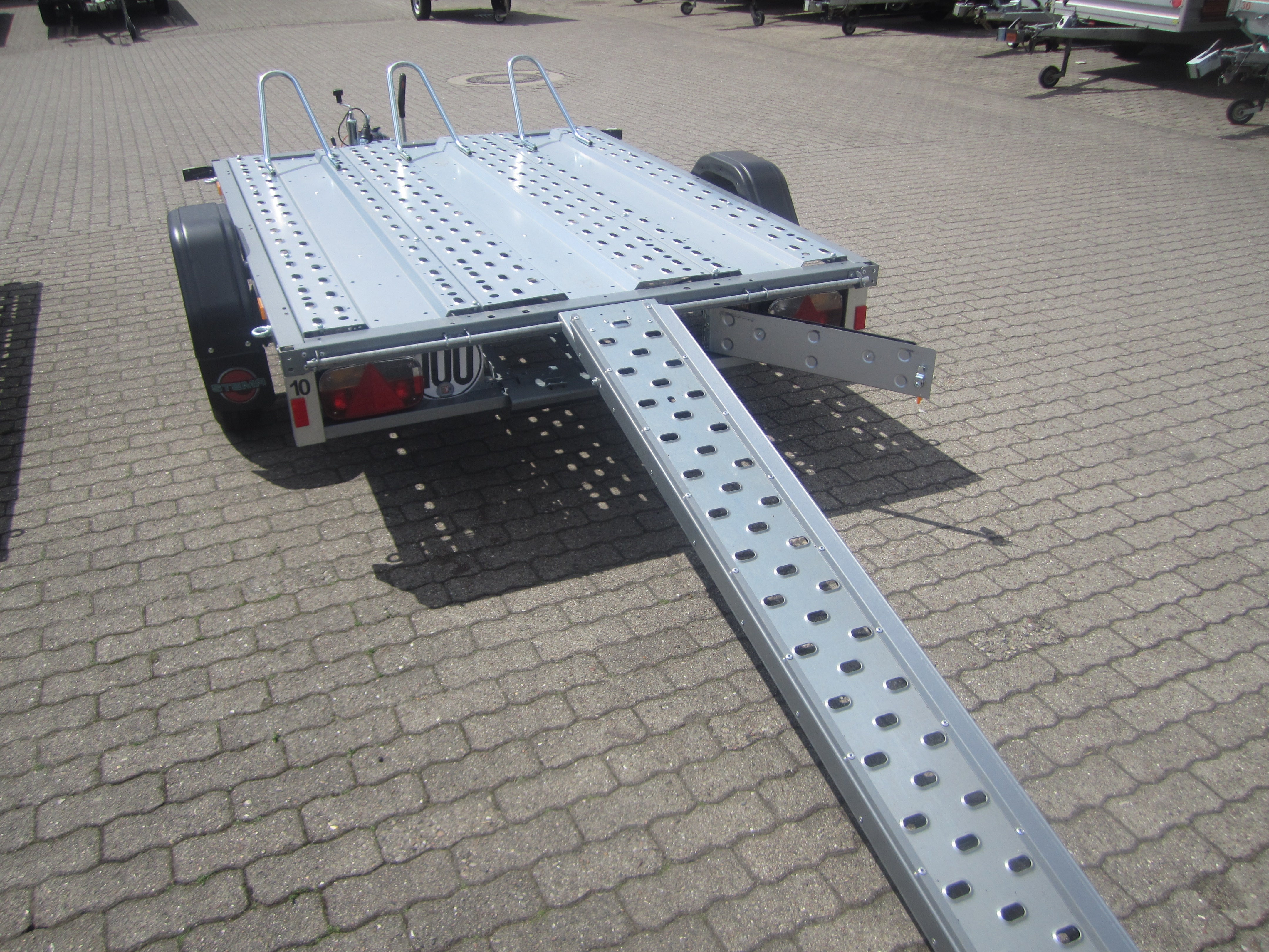 Motorrad Anhänger Vermietung bis zu 6 Motorräder. PKW Anhänger. PKW Trailer Boot Transport Wohnwagen TransportAnhänger Mieten PKW Anhänger Autotransport Kofferanhänger Motorrad Anhänger Trailer Planen – 4