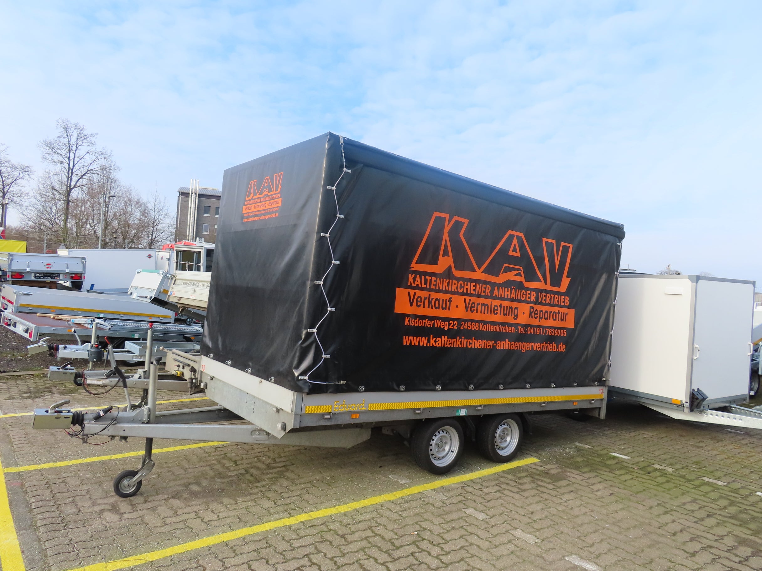 Planen Anhänger 4x2 m Mit Schiebeplanen 2600 KG. PKW Anhänger