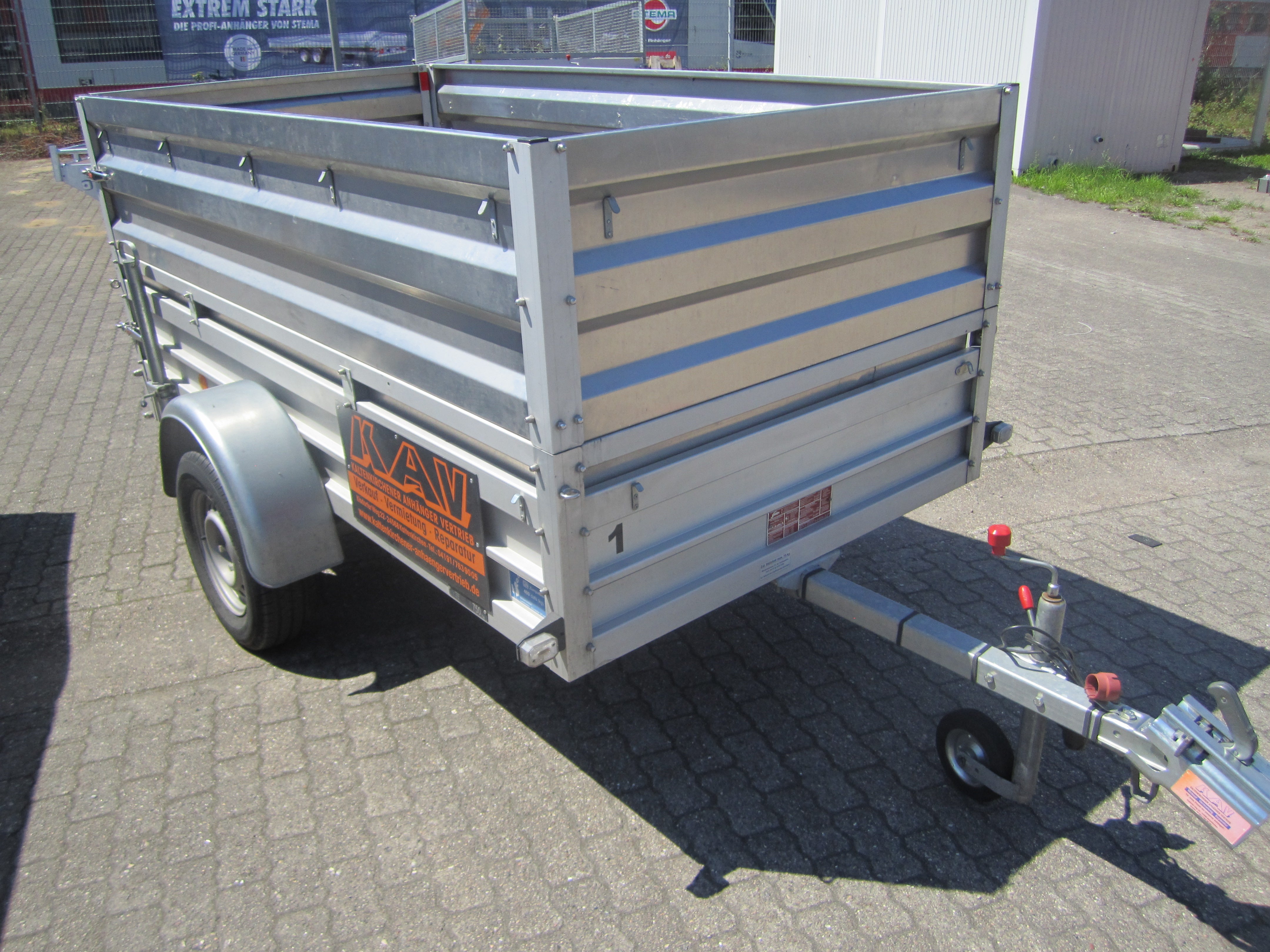 Anhänger mit Aufsatz 750 KG. PKW Anhänger mieten