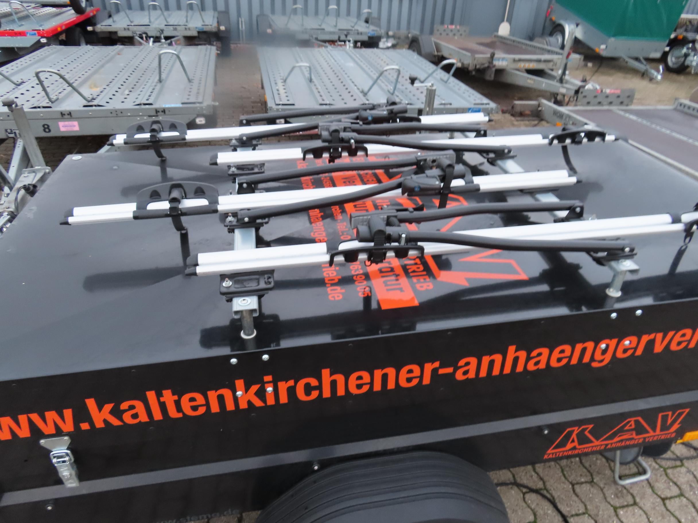 Deckel Anhänger mit Fahrradträgern Urlaubsanhänger Anhänger Mieten PKW Anhänger Autotransport Kofferanhänger Motorrad Anhänger Trailer Planen Anhänger Kipper – 4