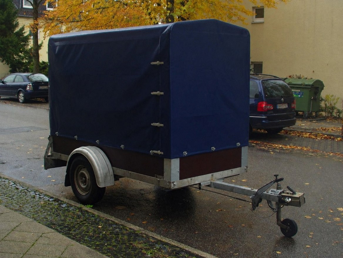 Anhänger mit Plane, gebremst, 1300 kg mieten in Bochum
