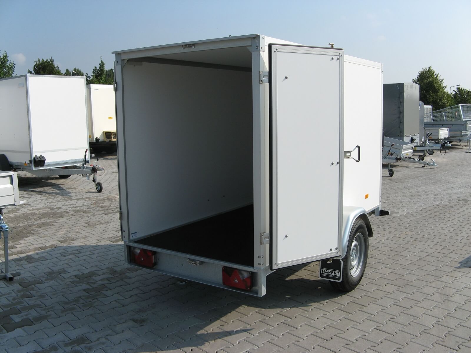 gebremster einachser Tieflader Kofferanhänger 2,50x1,30x1,50m - gebremst 1350kg – 3