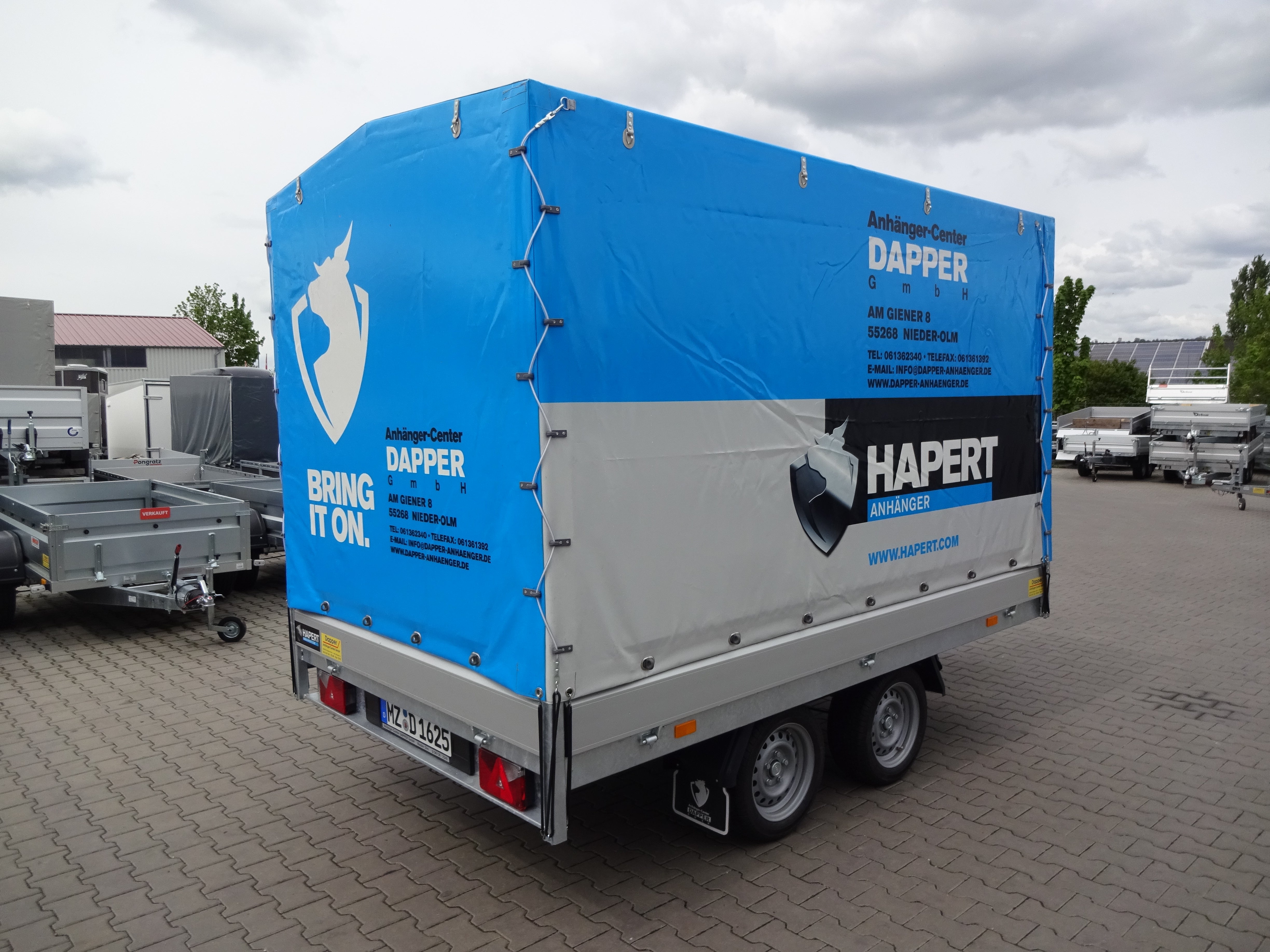 gebremster Hochlader mit Plane 3,05x1,80x1,80m - 2700kg Anhänger – 2