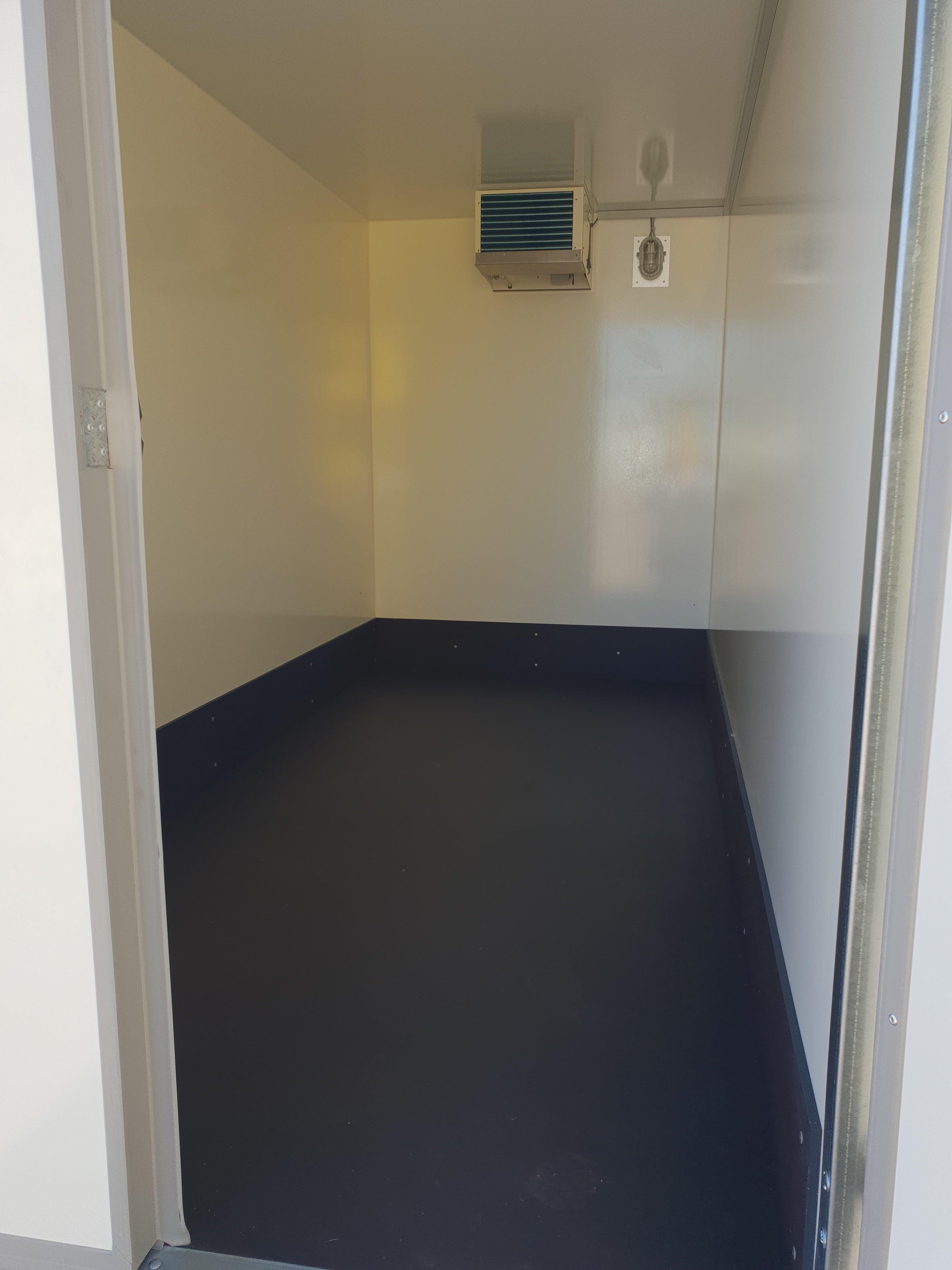 Kühlanhänger VERMIETUNG – 4