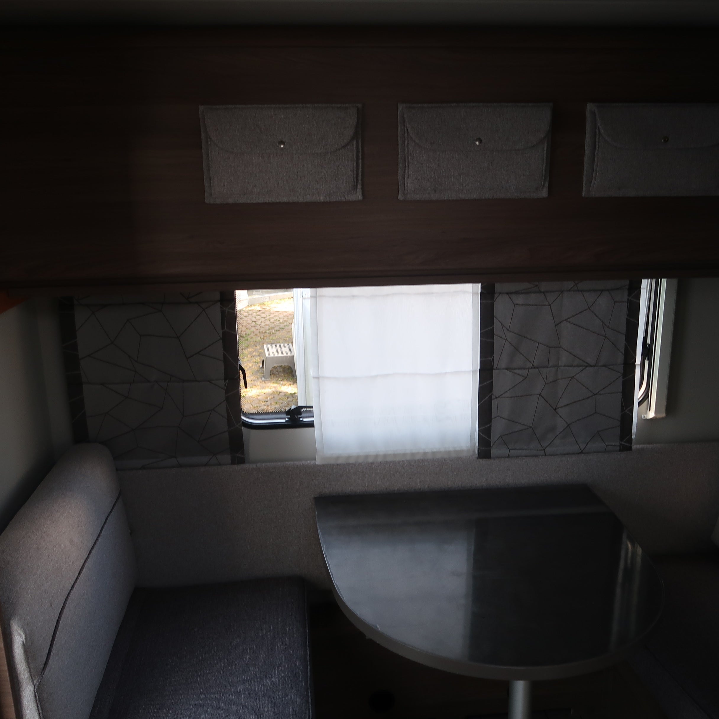 Knaus 400LK Sport Silver Selection, Wohnwagen 4 Personen mit Sonnensegel, Familien-Caravan, Dachklima, Hund – 4