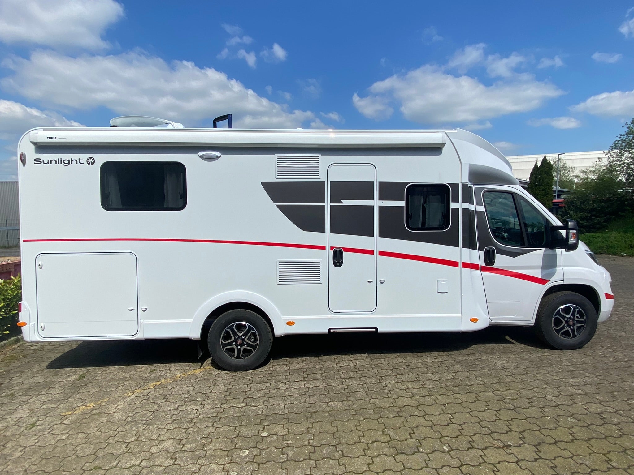 Teilintegriertes Wohnmobil Sunlight T69LC mit 4 Schlafplätzen