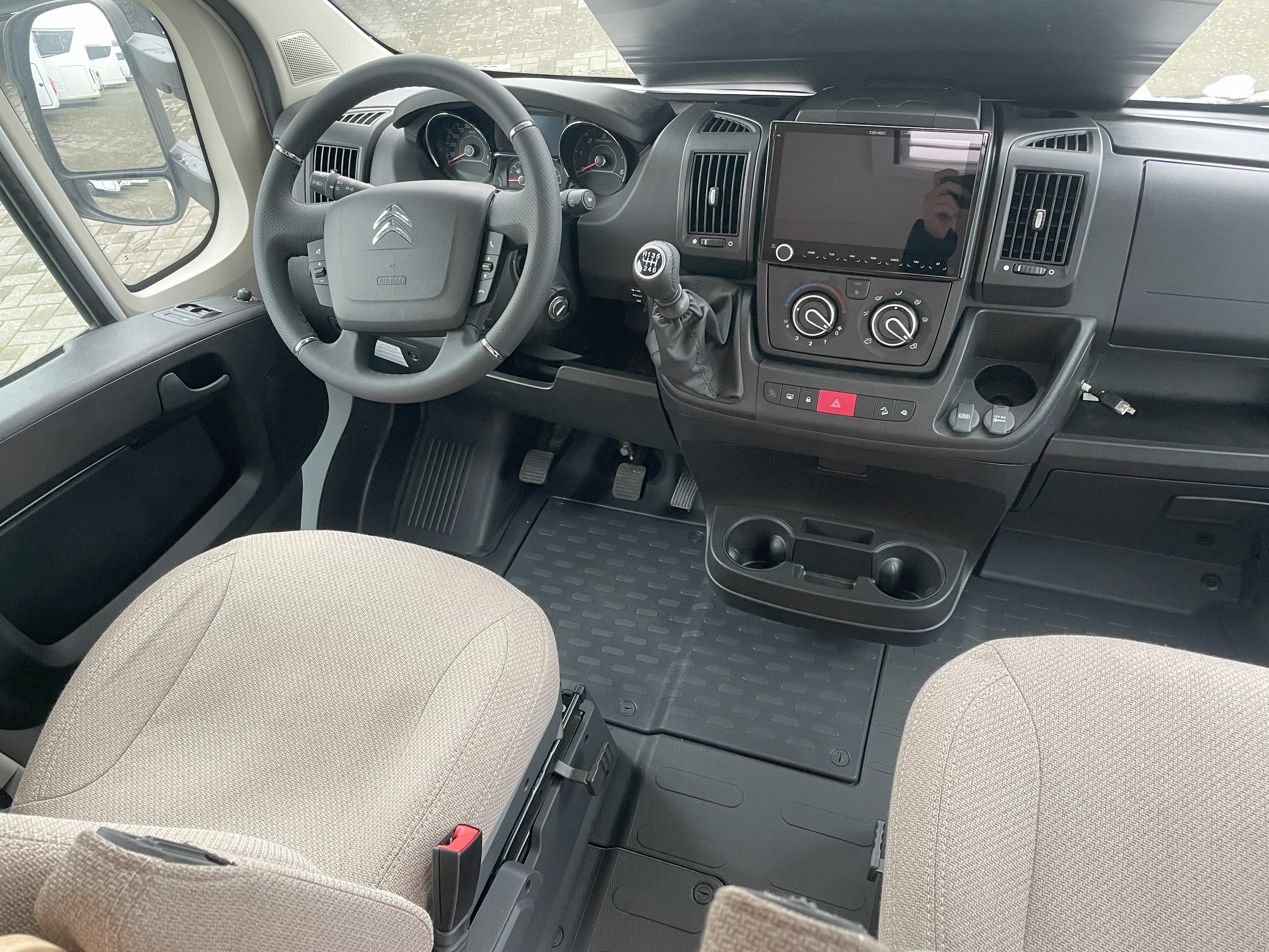 LMC A690 - Alkoven für 6 Personen – 3