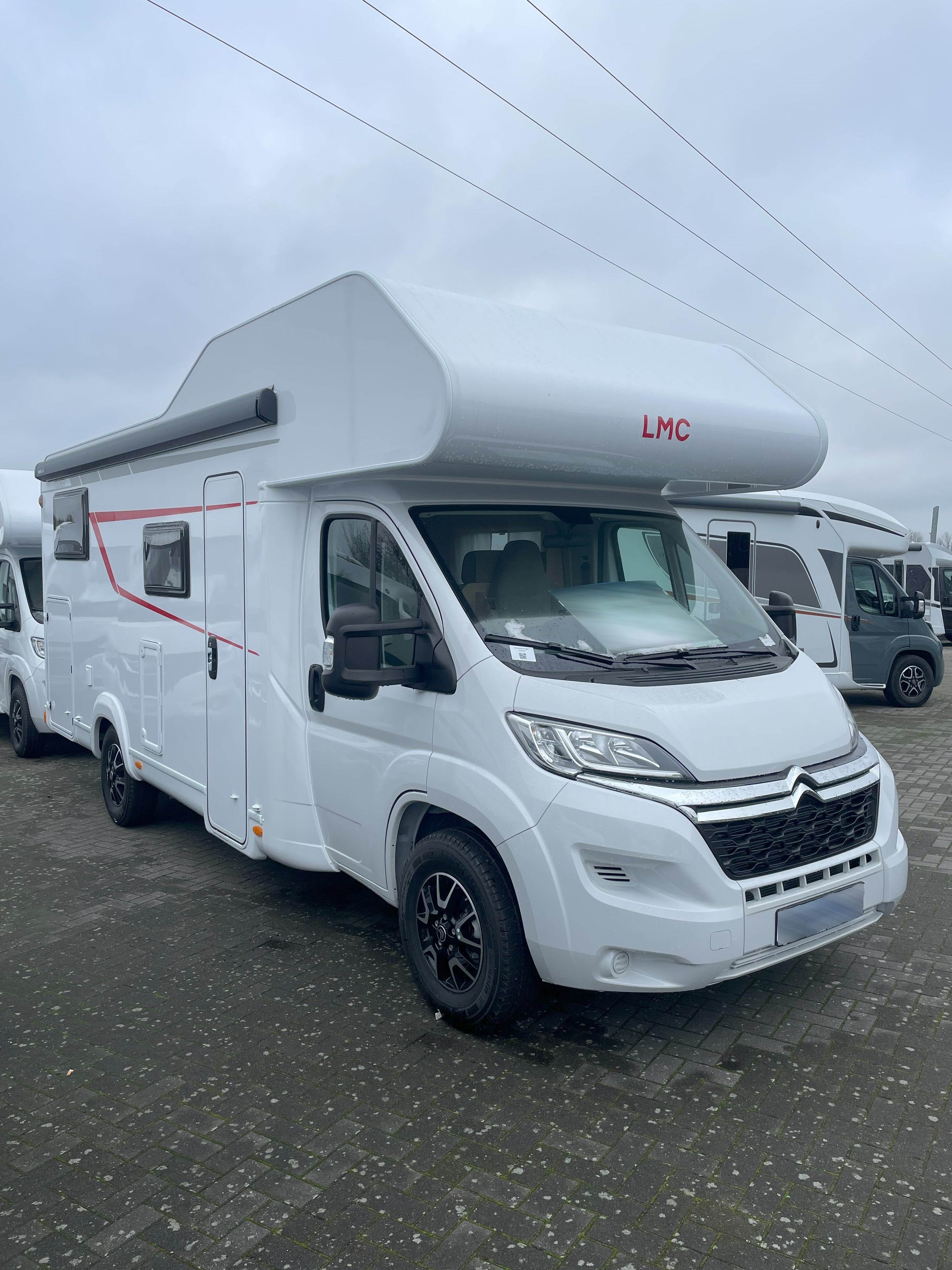 LMC A690 - Alkoven für 6 Personen