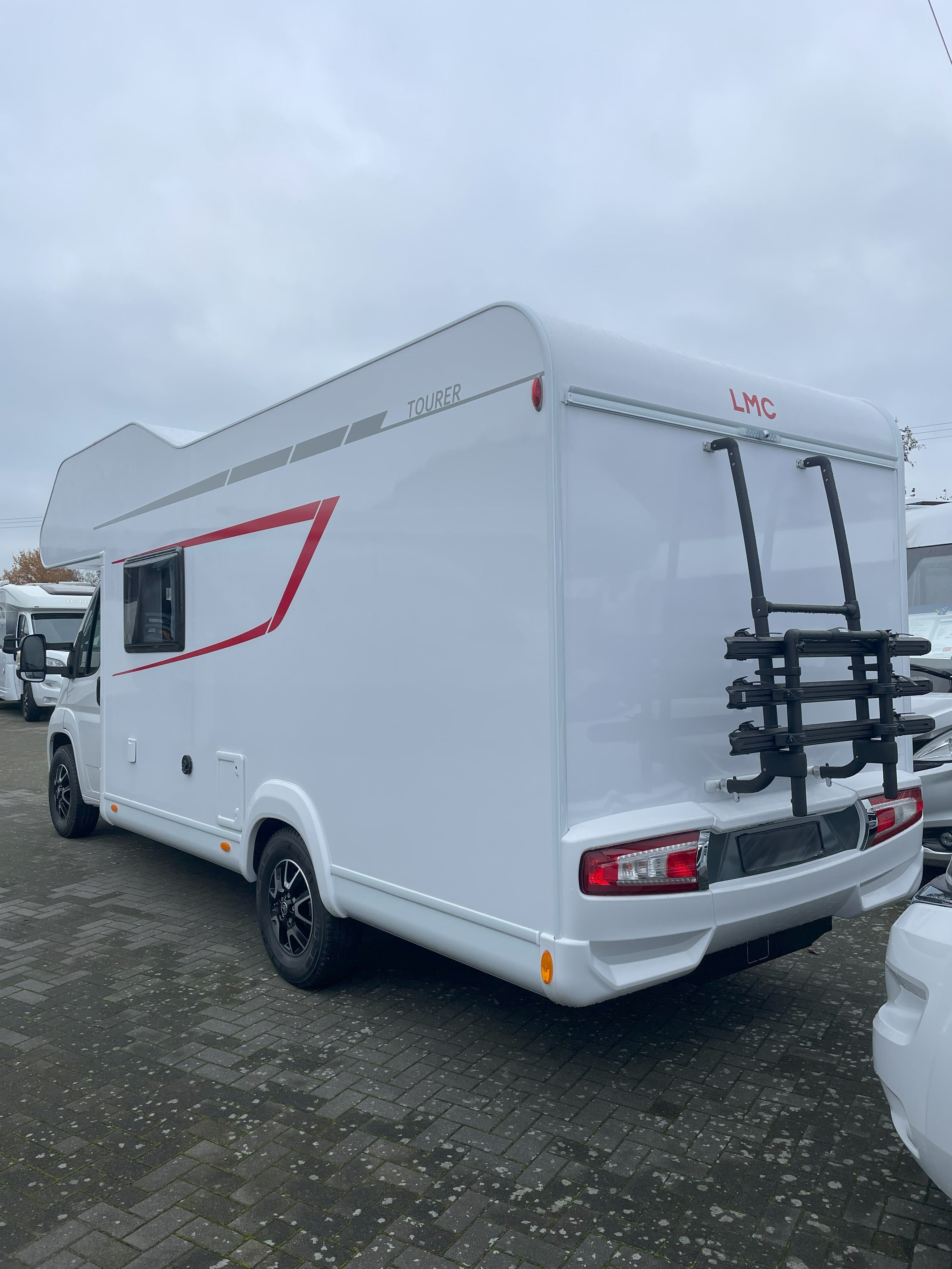 LMC A690 - Alkoven für 6 Personen – 2