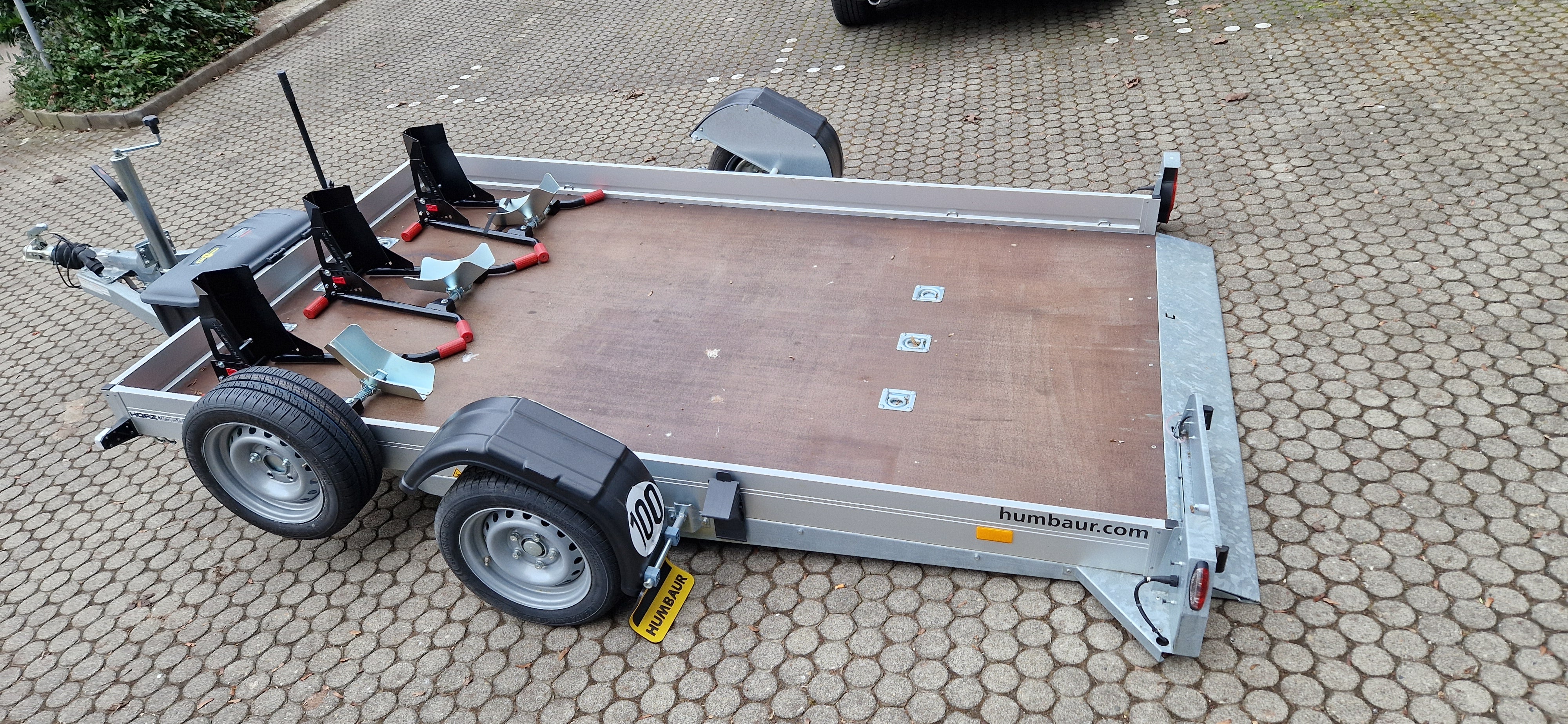 Absenkanhänger, Motorradanhänger, für 1 bis 3 Motorräder mieten Vermietung