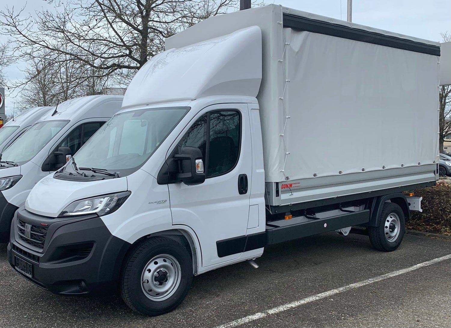 Transporter mieten/3,5 T Transporter mit Ladeboardwand zu vermieten/Fahrzeug zu vermieten – 4
