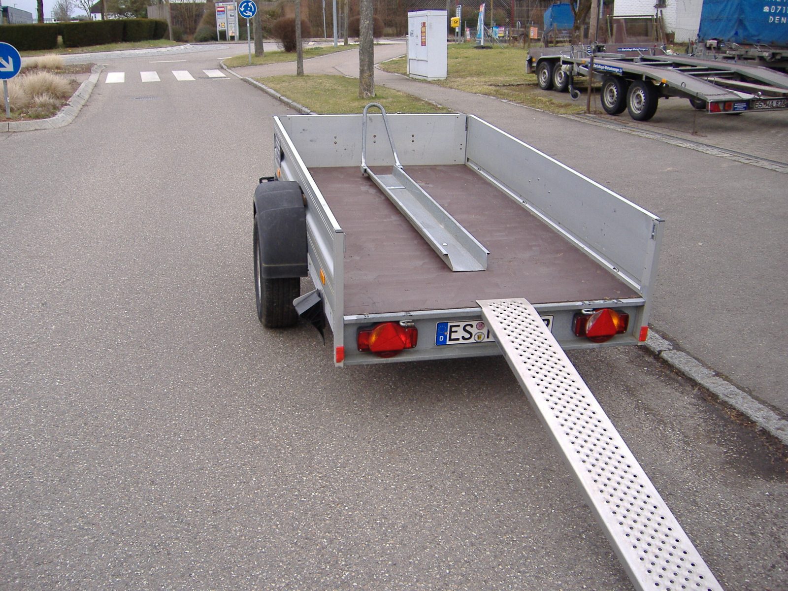 Anhänger MT5 mieten in Denkendorf – Motorradanhänger, 1300 kg