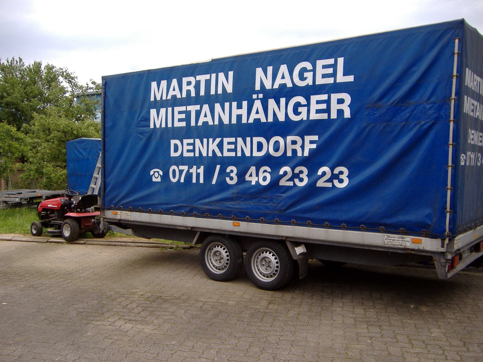 Anhänger HT2600 mieten in Denkendorf – Plananhänger 2-achsig, 200 cm Innenhöhe, 2600 kg