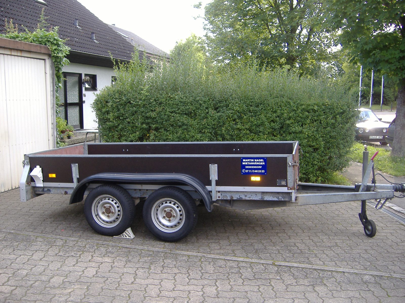 Anhänger 2500 kg mieten in Denkendorf – offener Anhänger, 305 cm Ladefläche, 2500 kg