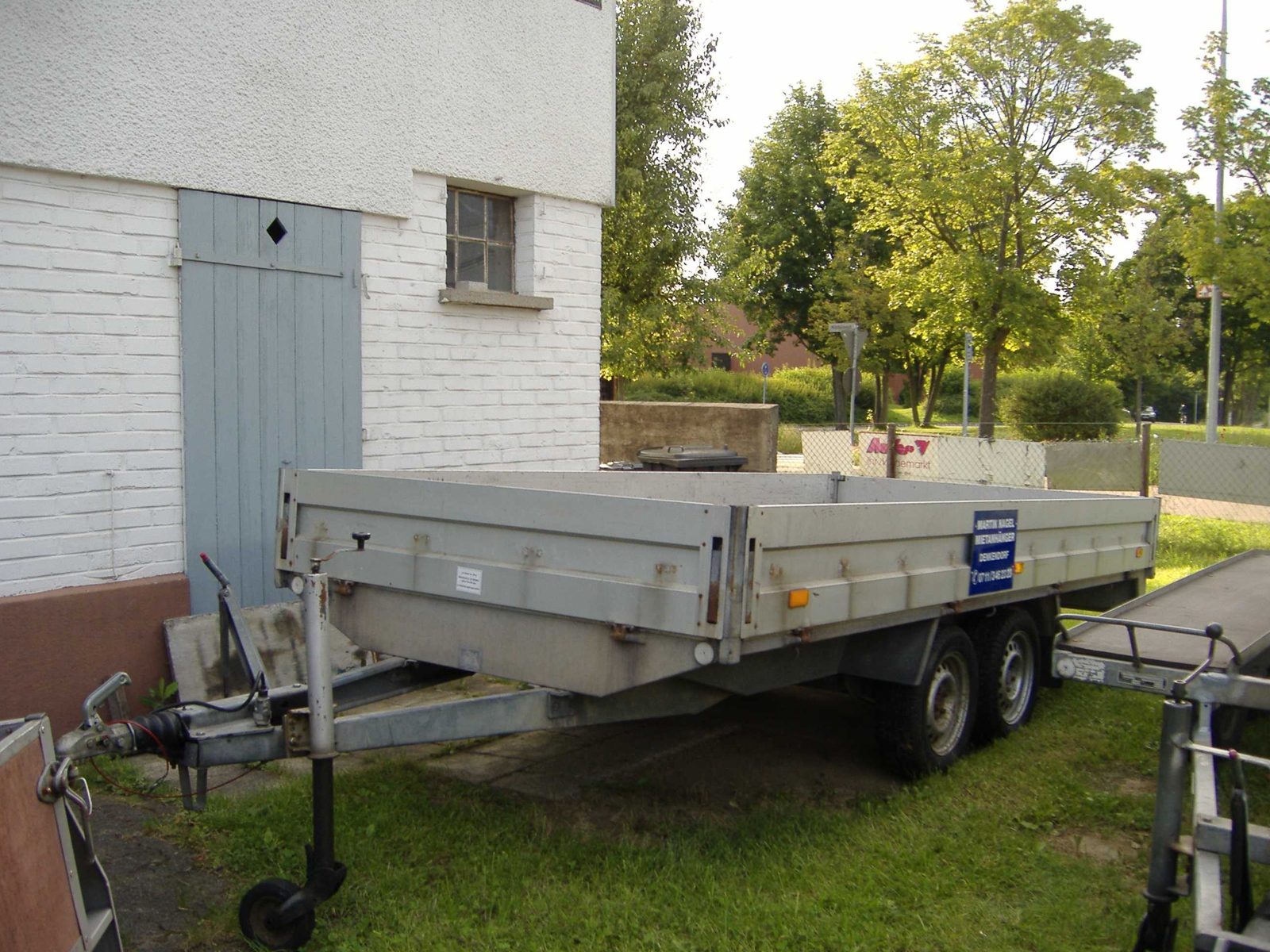 Anhänger HT2400 mieten in Denkendorf – offener Anhänger, 400 cm Ladefläche, 2400 kg