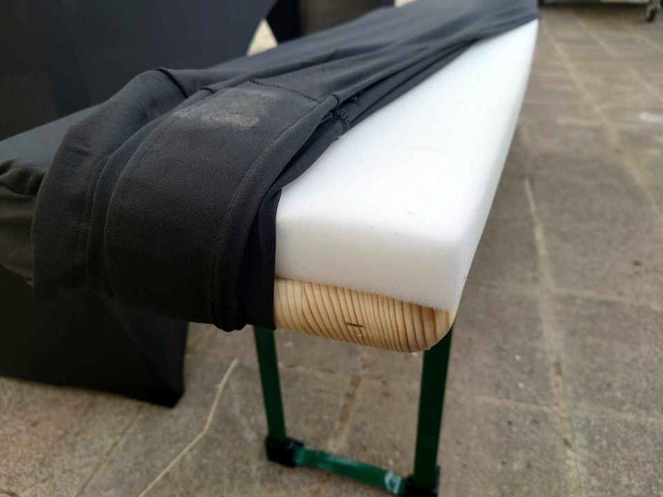 Bierzeltgarnitur inkl Hussen Polster 220 x 50 mieten in Hungen – 3