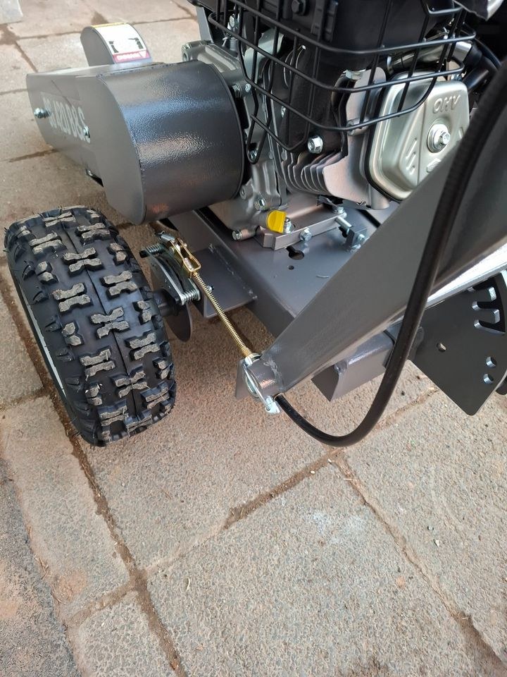 Wurzelfräse Stubbenfräse Baumstumpffräse mieten in Hungen – 4