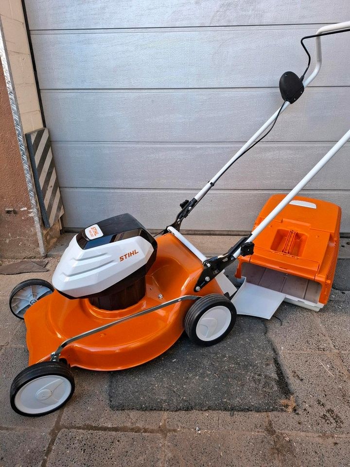 Akku Rasenmäher Stihl RMA 253 448 PV Mulchen mieten in Hungen – 2